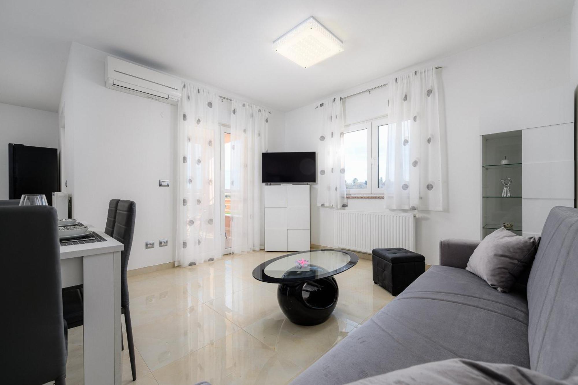 Stancija Amorozo 5 - Apartment N. 7 Poreč Extérieur photo