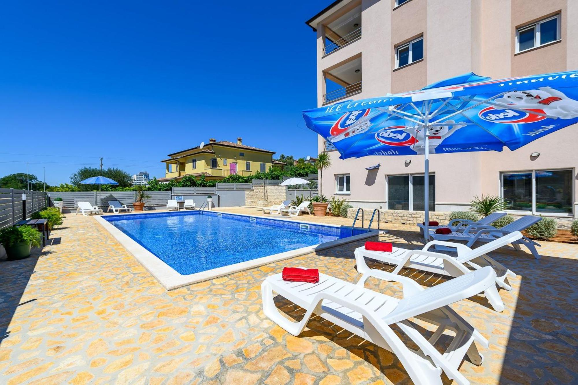 Stancija Amorozo 5 - Apartment N. 7 Poreč Extérieur photo